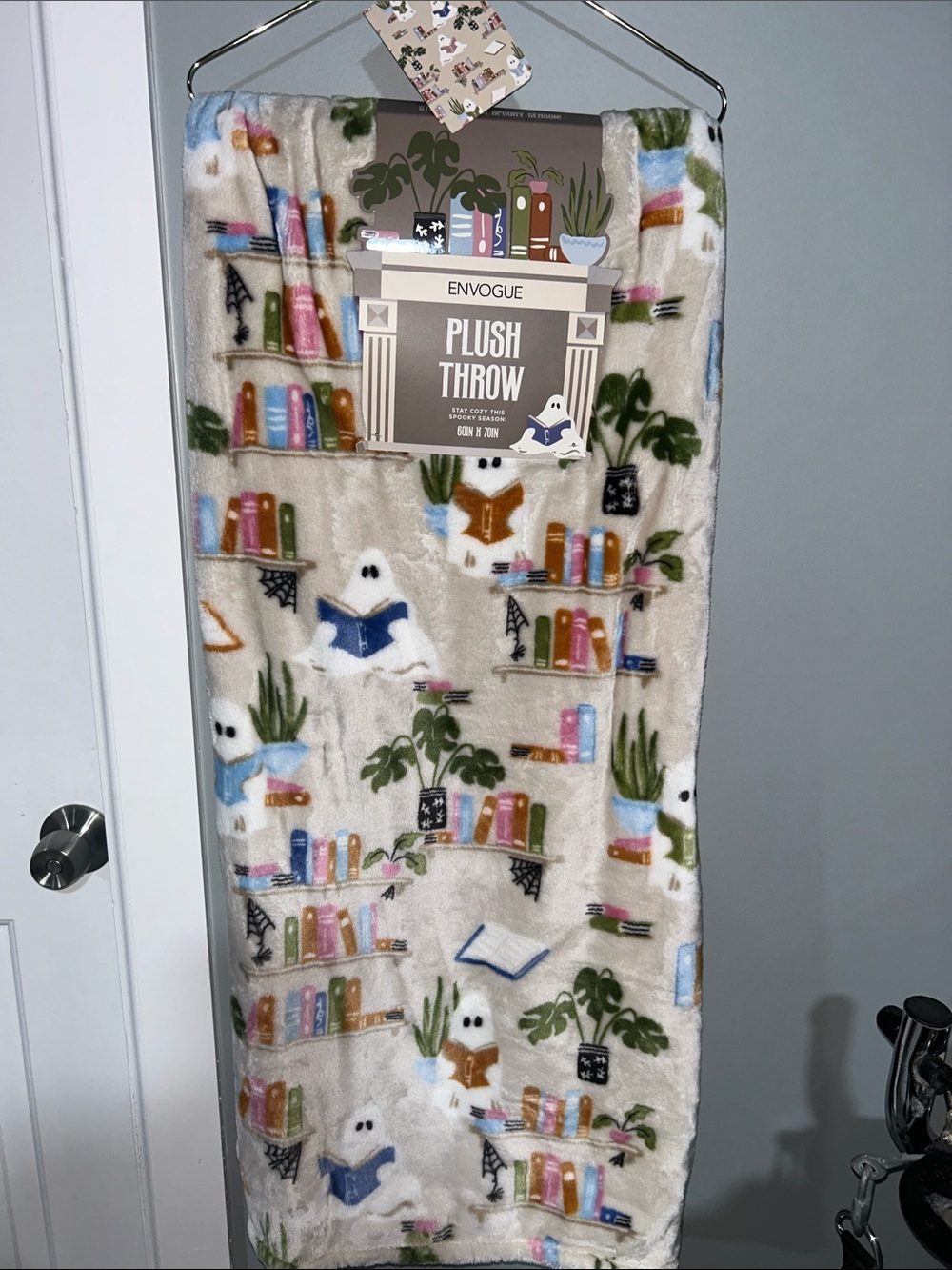 Envogue Halloween Ghosts Reading Books & Plants Plush Throw Blanket
